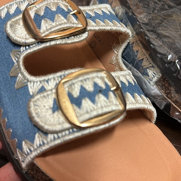 Blue and White Buckle Sandals New In Box Sz 7.5 - Picture 4 of 5